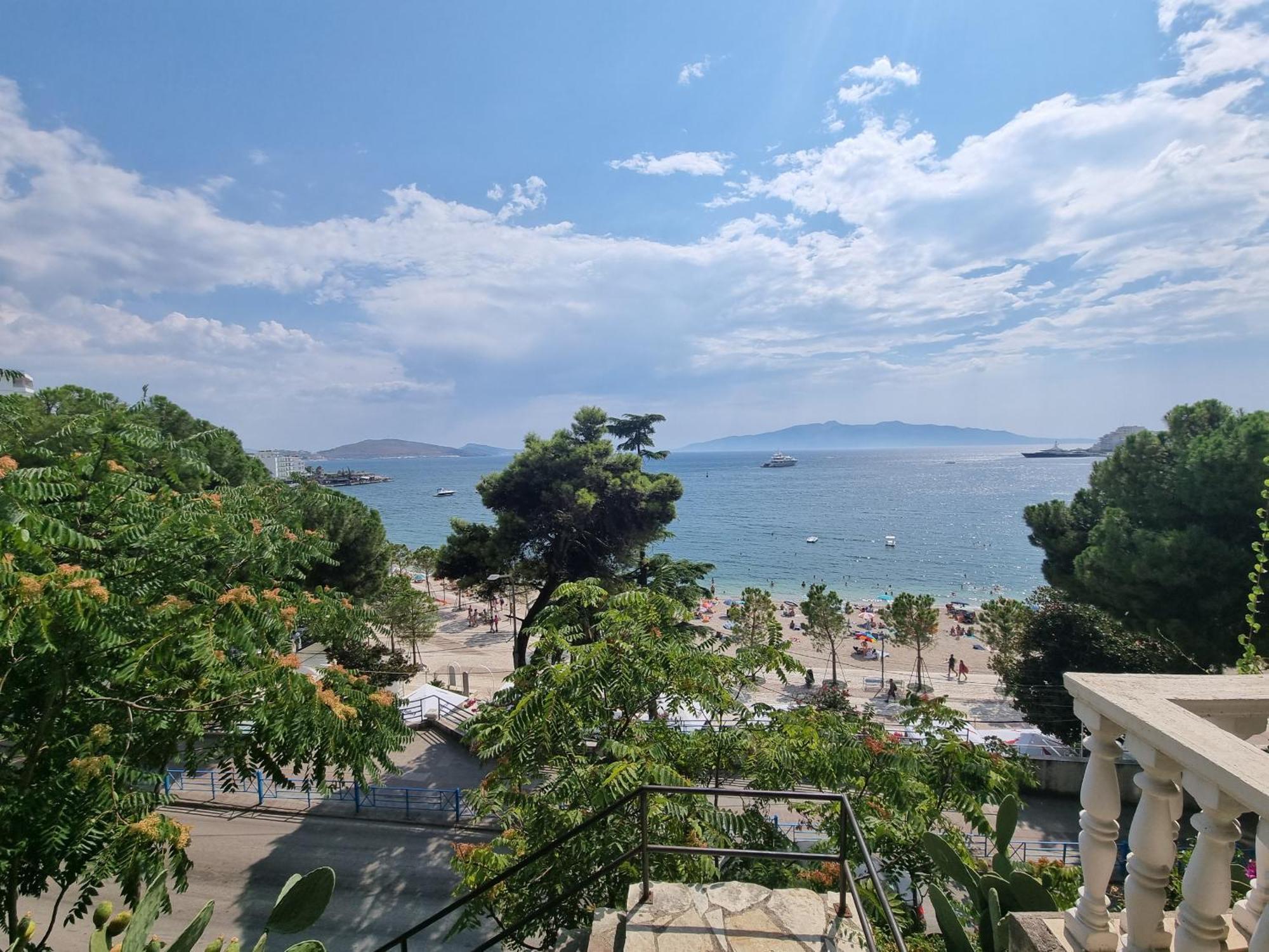 Saint Tropez Apartment Sarandë Exterior foto